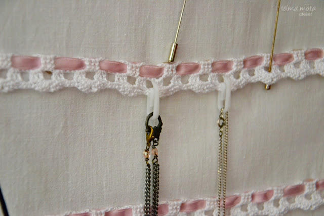 Jewelry support for your wardrobe - detail - by Telma Mota