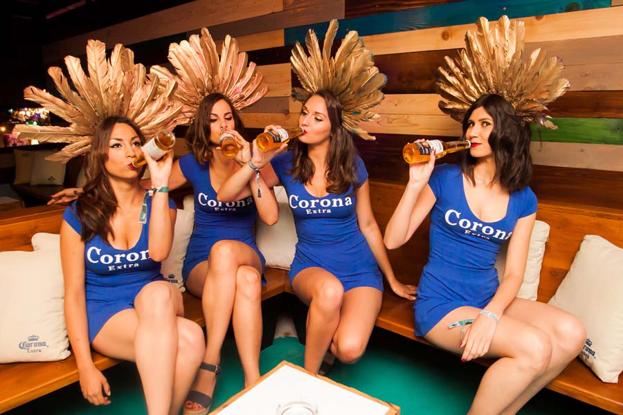 Телки выставили свои пезды напоказ