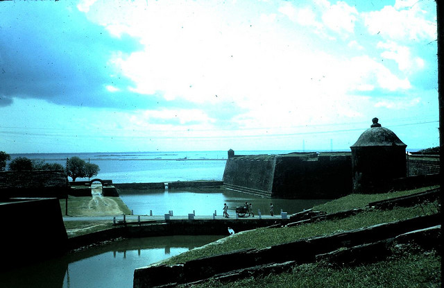 Fort+of+Jaffna+-+entrance+view+from+the+wall.jpg