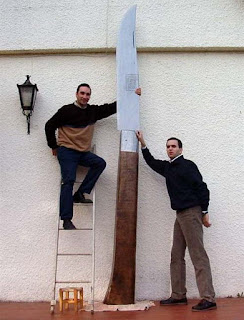 Foto The Guinness Book of World Records Pisau Terbesar di dunia