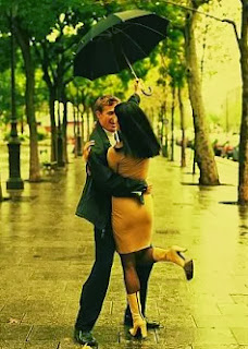Couples enjoying in rain in love - Dard shayari