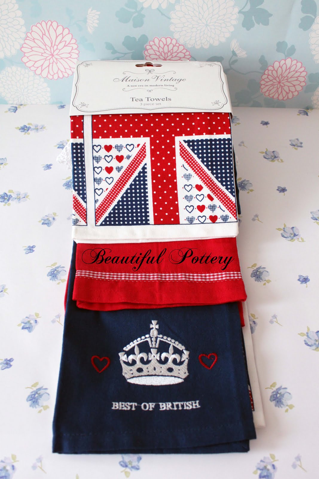 BEAUTIFUL POTTERY British 3 piece Tea Towel ( UK )