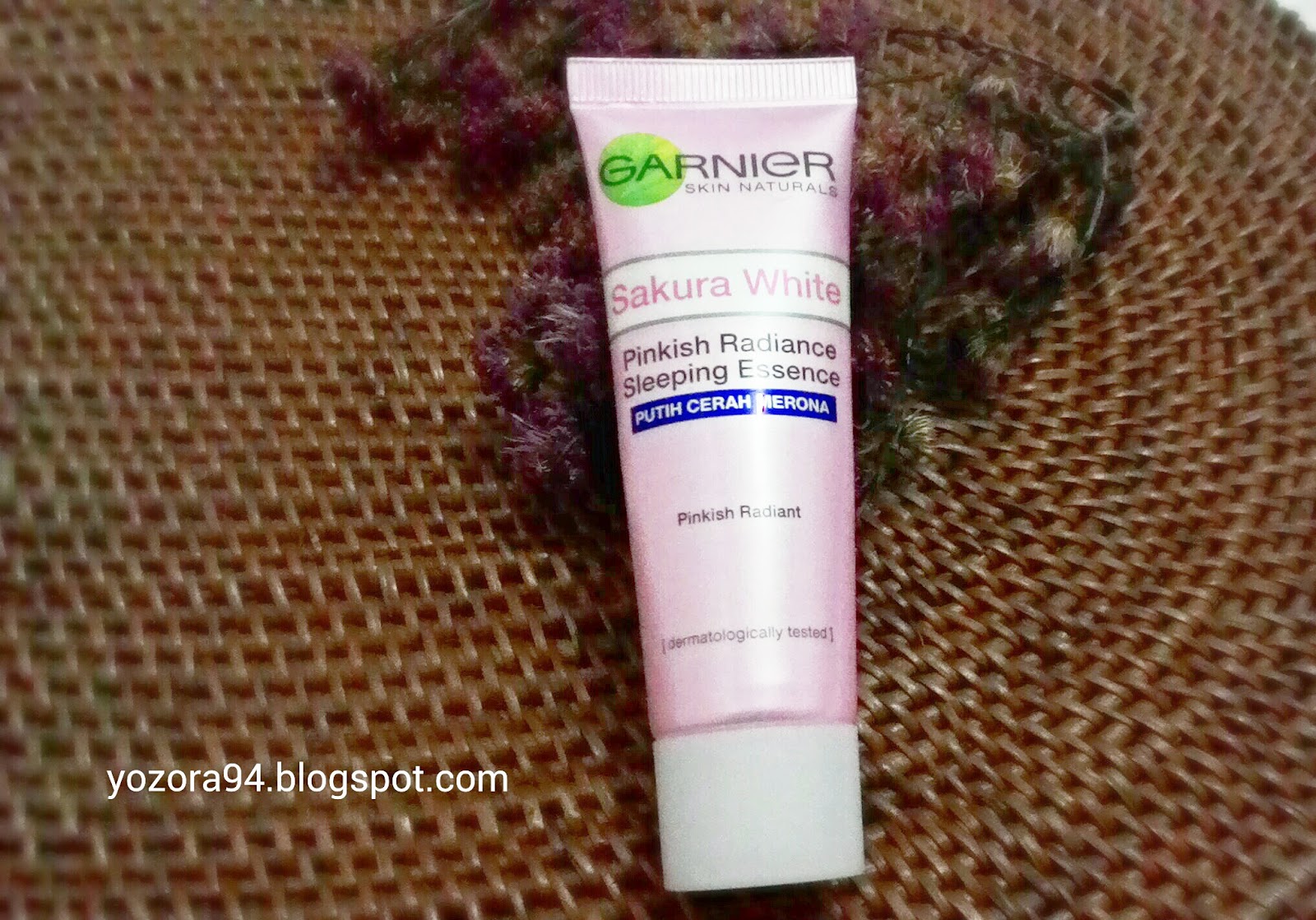 Review Garnier Sakura White Pinkish Radiance Sleeping Essence Ell's