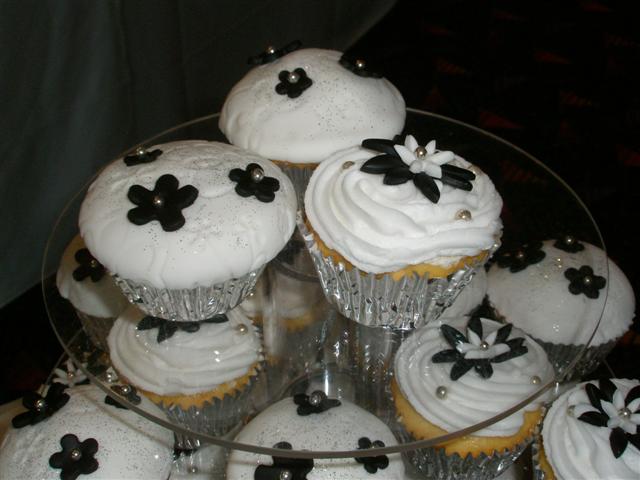 Embossed and Swirled Cupcakes