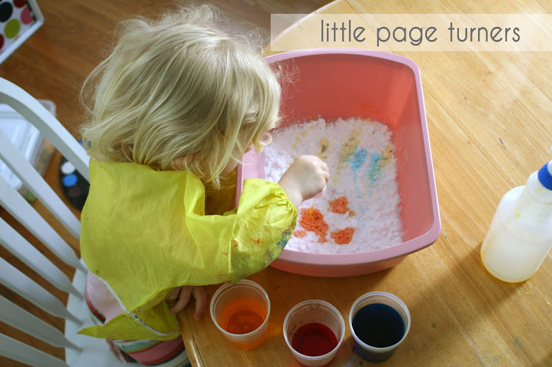 Little Page Turners Fun with Science! "Painting" with Vinegar.