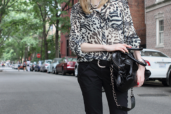 “A Walk Around Brooklyn Heights” Post on “The Wind of Inspiration” Blog #outfit #look #style #fashion #personalstyle #fashionblog #fashionblogger (How to Wear an Animal Print Blouse / Animal Print Blouse with Skinny Pants / Things to Do in Brooklyn)