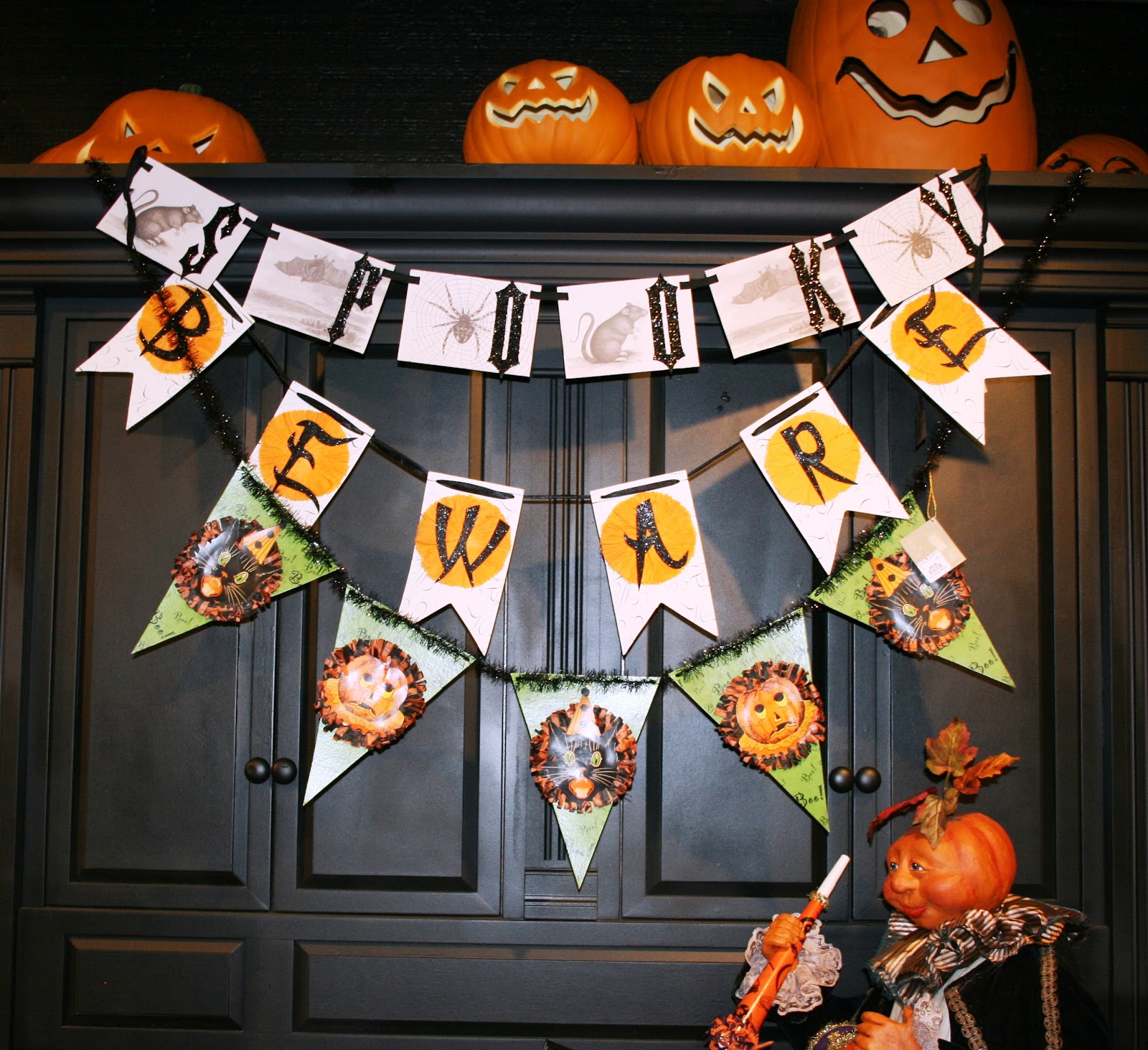 ciao! newport beach halloween display at Roger's Gardens