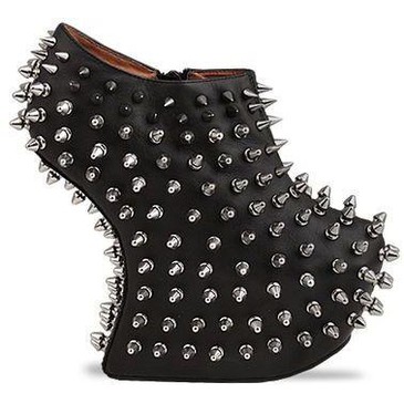 ROS.E.: Studded shoes