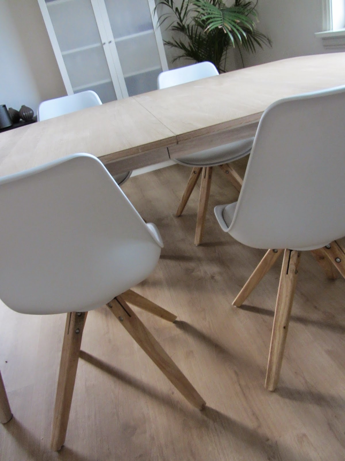 Spisestuen på plass! (the i word)