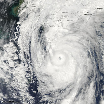 >Powerful Typhoon Roke Slams Japan