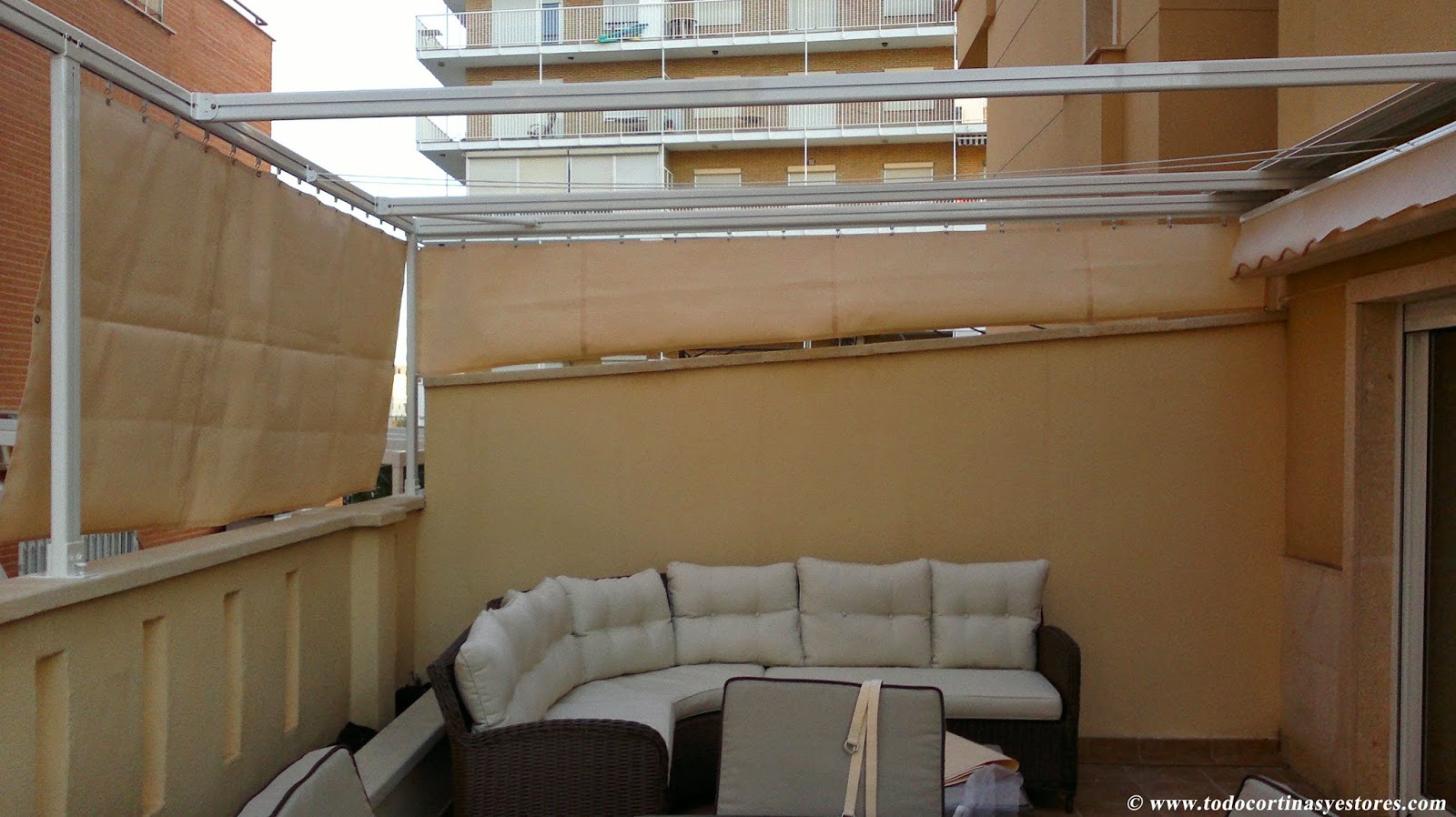 Decoracion Interior: Cortinas Verticales, Estores Enrollables, Puertas