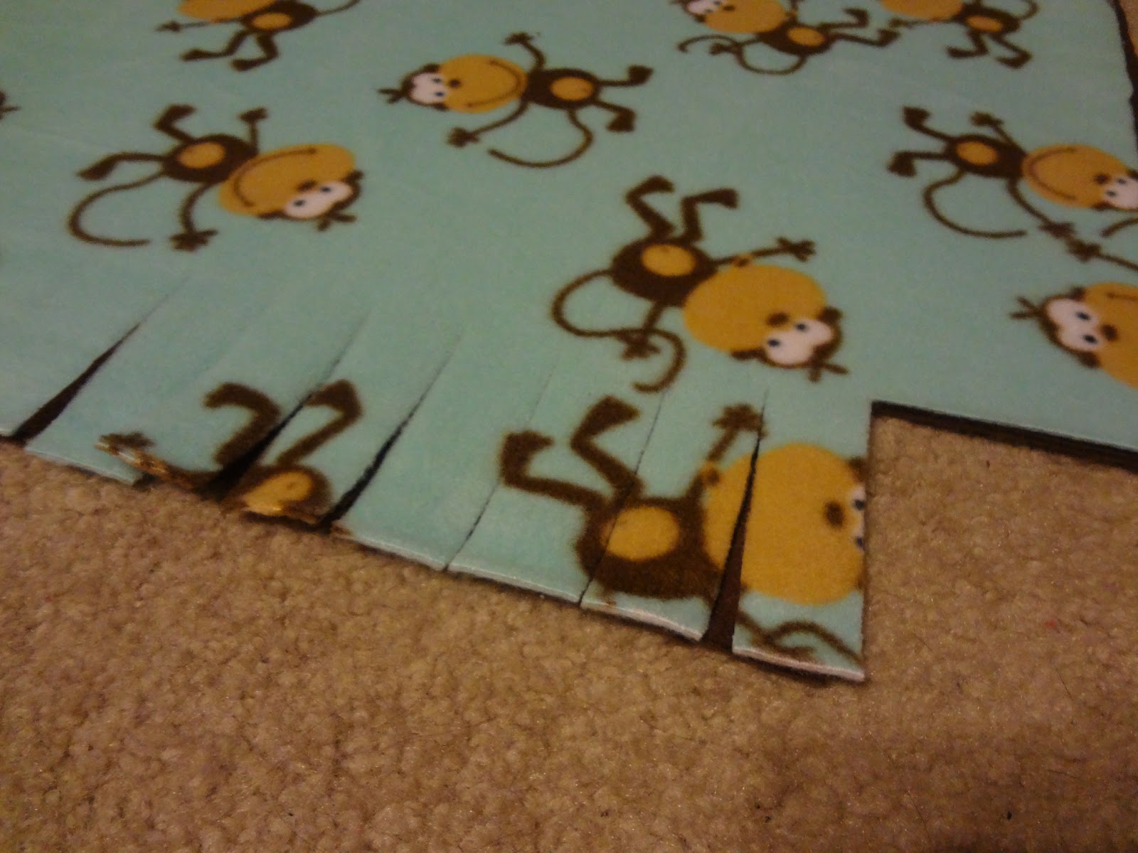 The Busy Broad Easy DIY Fleece Tie Blanket