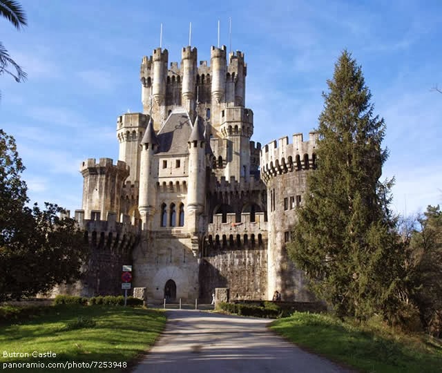 CASTILLO DE BUTRÓN - GATICA, VIZCAYA, ESPAÑA CASTILLO DE BUTRÓN - GATICA, VIZCAYA, ESPAÑA