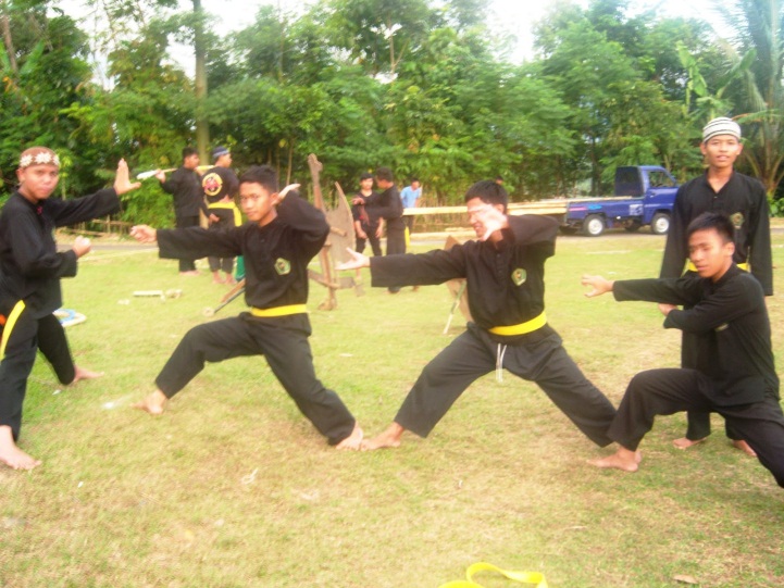 musik seni pencak silat musik seni pencak silat