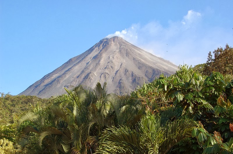 Arenal+Volcano,+Costa+Rica+-+Top+10+Stunning+Volcanoes+Around+the+World.jpg