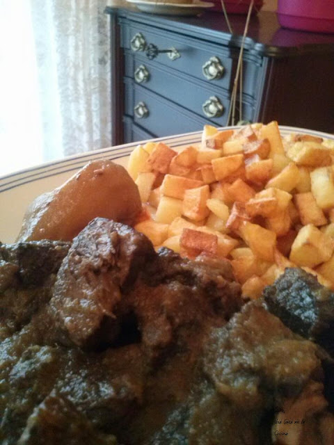 Carne Guisada Al Vino Con Peras.