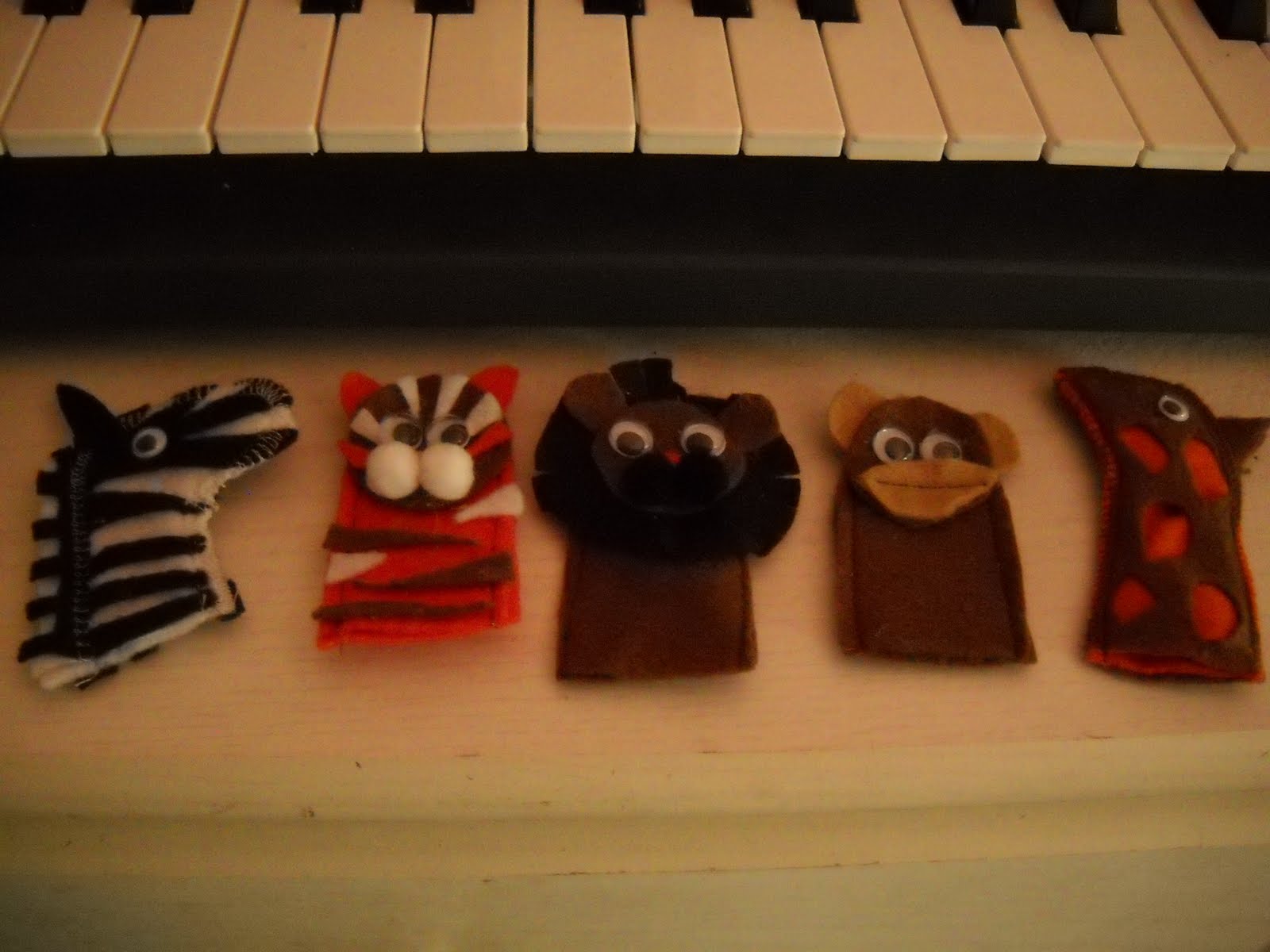 1000 Points of Creativity Finger Puppet Zoo