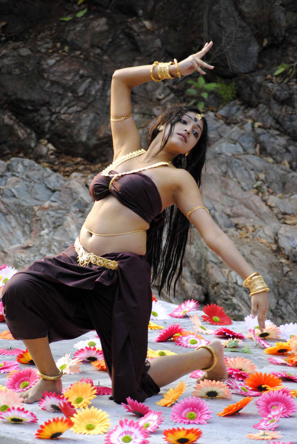 Gsv Pics - Photos with Poetry: Mallu Girl HariPriya hot navel show in half saree