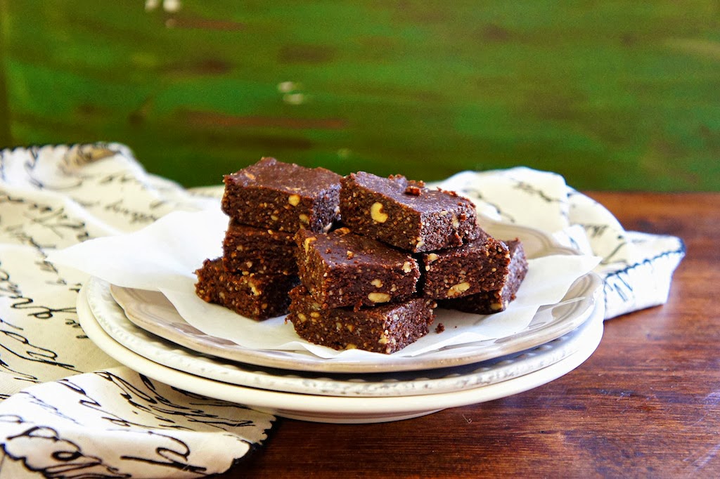 Chocolate, Almond, And Walnuts Energy Bars