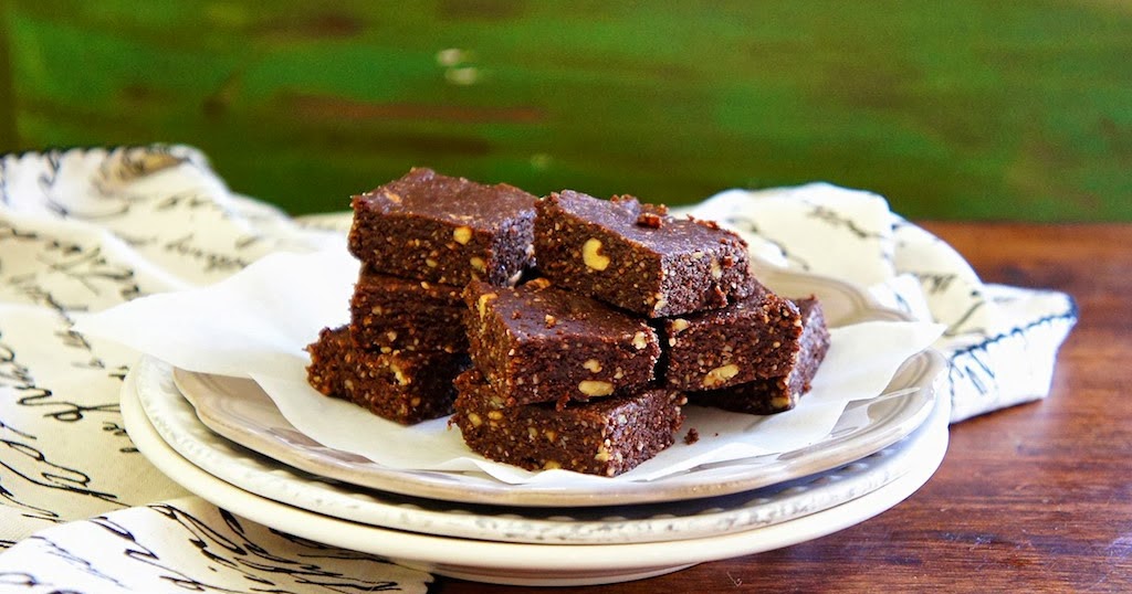 Chocolate, Almond, And Walnuts Energy Bars