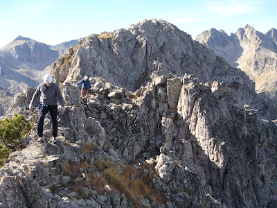 Llegando al Petit Encantat, al fondo el Encantat Gran.