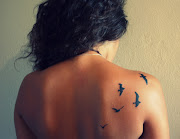 idées tatouages. trouvé sur le joli blog de Frida Salomonsson : mini tatouage geometrique discret sous bras