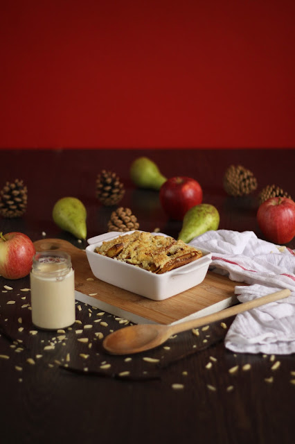 A recipe for pancake casserole with apples, pears, almonds and yummy vanilla sauce. This winter sensation is brought to you by the German food blog Pancake Stories.