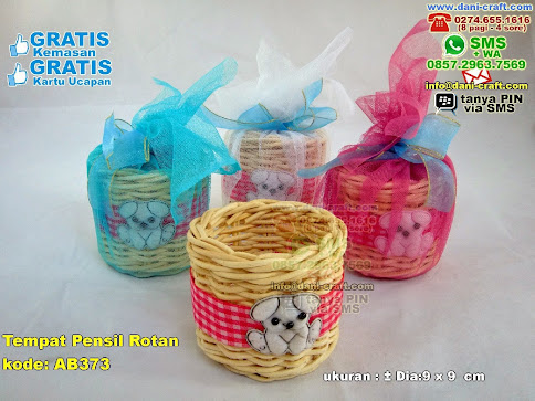 Tempat Pensil Rotan