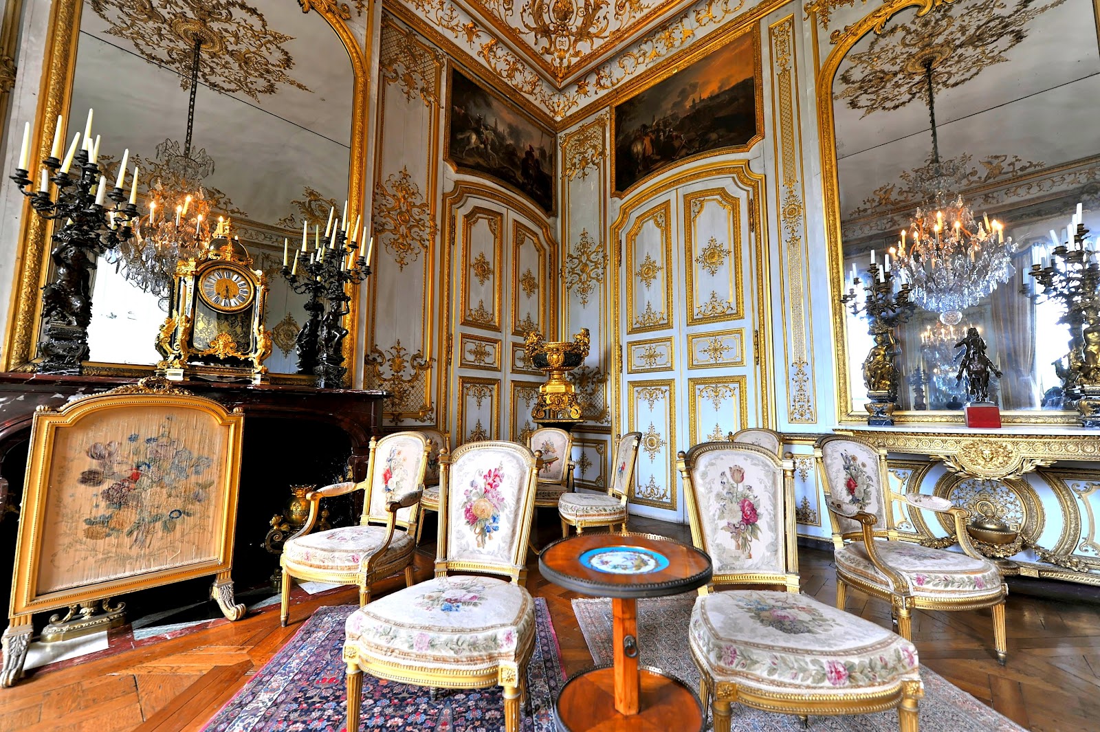 Chateau_de_Chantilly,_Les_Appartements_des_princes_de_Cond%C3%A9.jpg