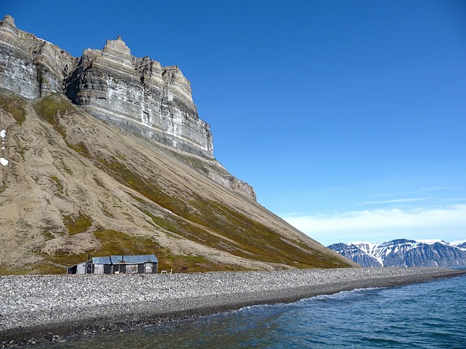 Sound- and videoinstallation "ARCTIC between 74ºN - 81ºN" 2009