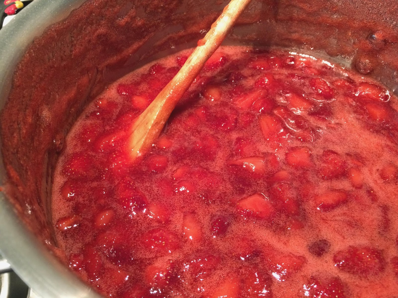 Headspace Foam and Two Types of Strawberry Jam