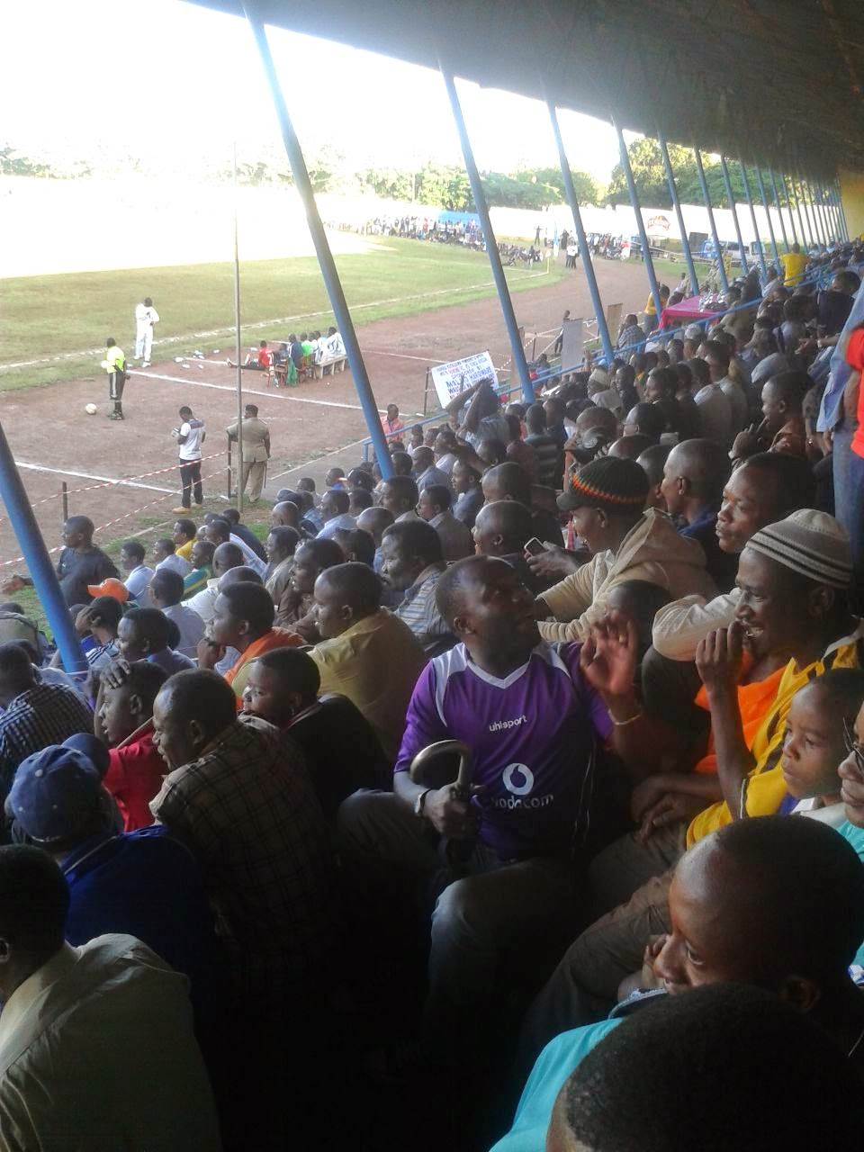 Johann In Tansania Stadion Stehplatz Fussball