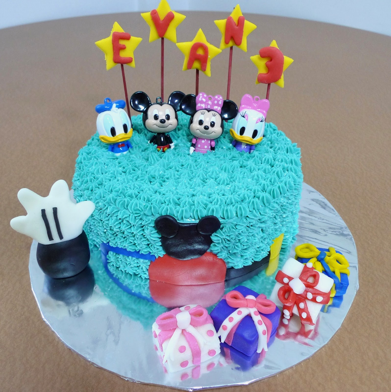 mickey mouse cake
