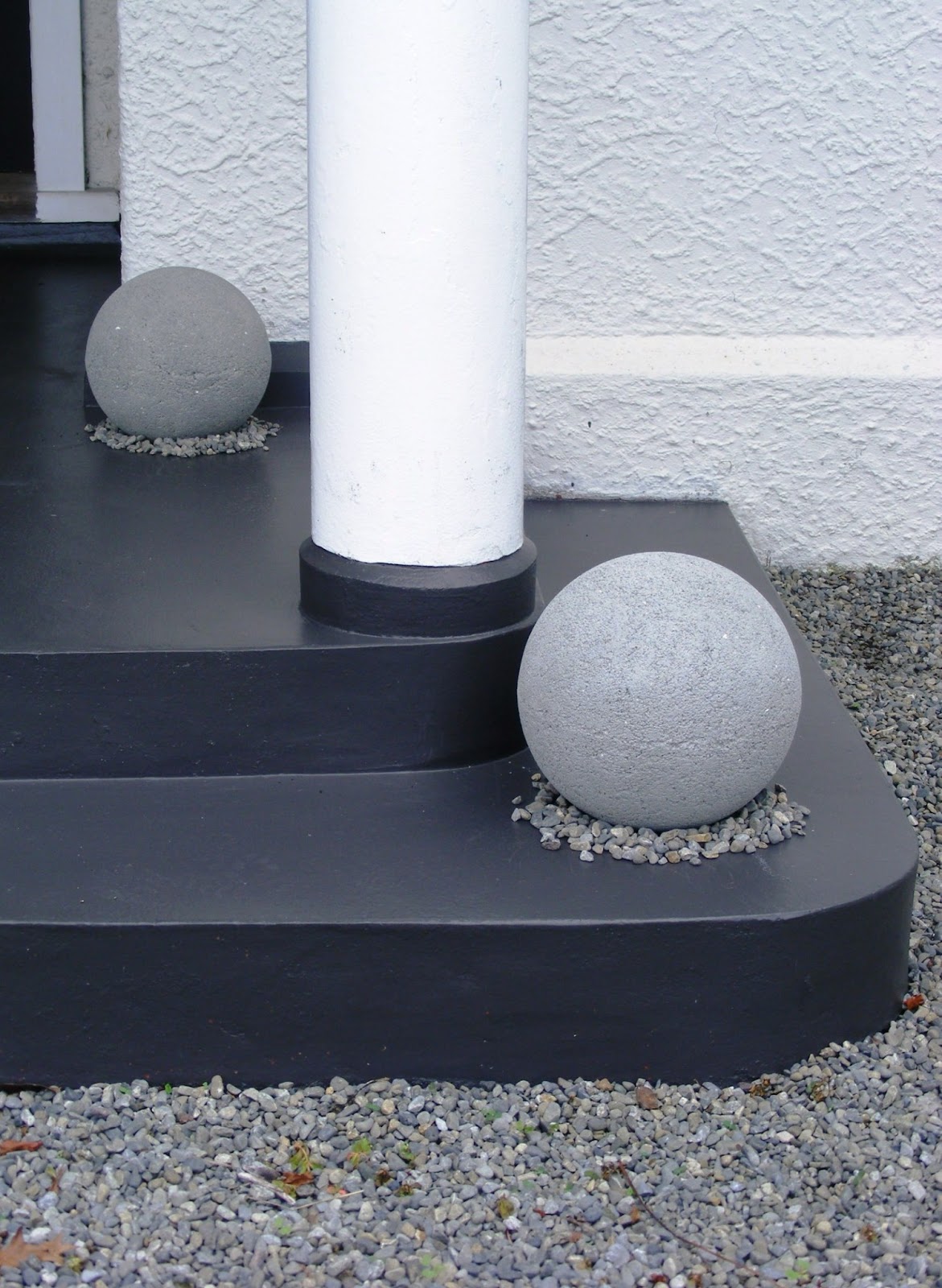 Rachel Callaghan Landscape Architect, NZ Concrete Balls on Front Steps