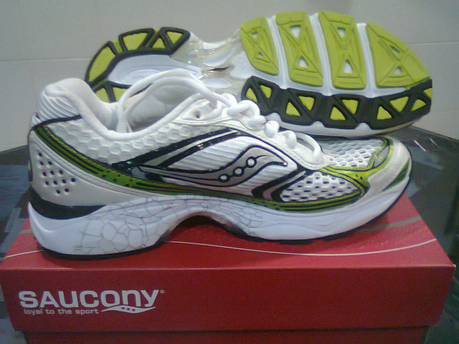 Sale saucony Saucony is among the most respected names in running shoes. We offer a wide range of running and walking shoes, each with the Saucony trademark fit, feel and performance. We've spent years studying the biomechanics of top athletes/5().