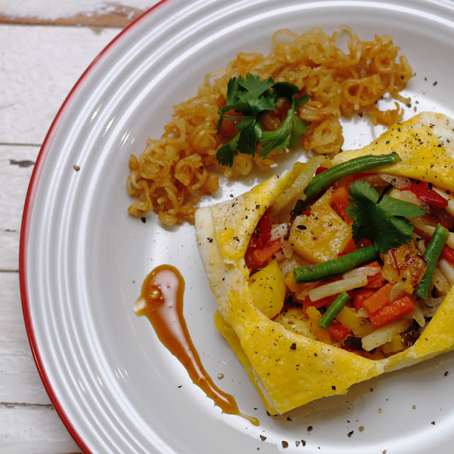 Taste Buds VEGETARIAN THAI EGG WRAP & CRUNCHY NOODLES