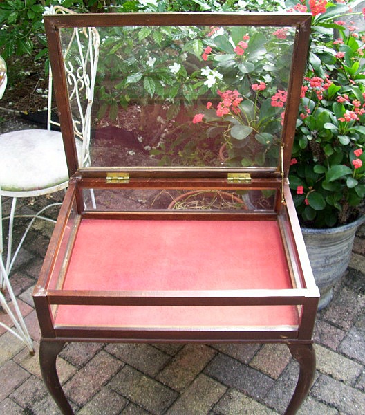 The Polka Dot Closet Transforming A Display Case End Table