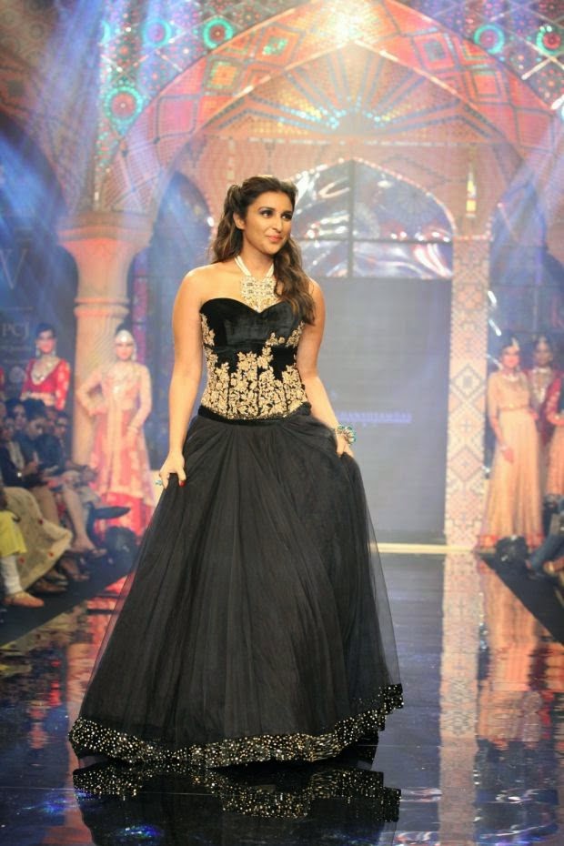 Parineeti Chopra Ramp Walk HD Wallpapers 2014 Parineeti Chopra Ramp Walk HD Wallpapers 2014