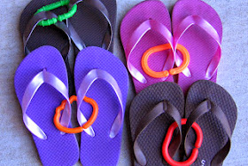 Organize flip flops with toddler rings :: OrganizingMadeFun.com