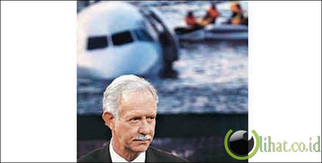 [imagetag] Chesley B. Sullenberger – Seorang Pilot Membawa Para Penumpang Selamat Dari Bencana