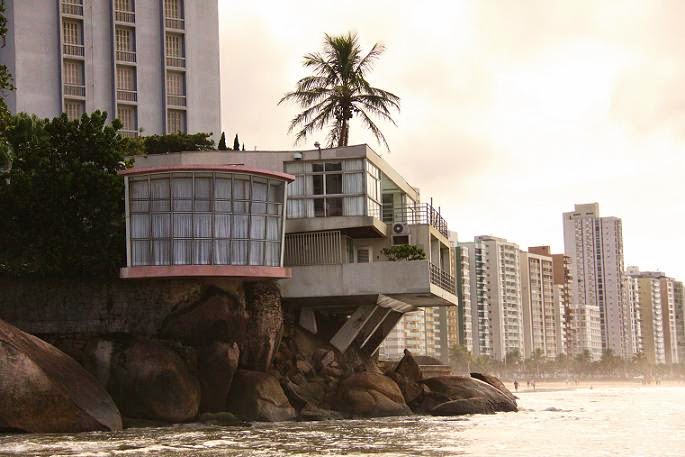 Resultado de imagem para casa de pedra guaruja