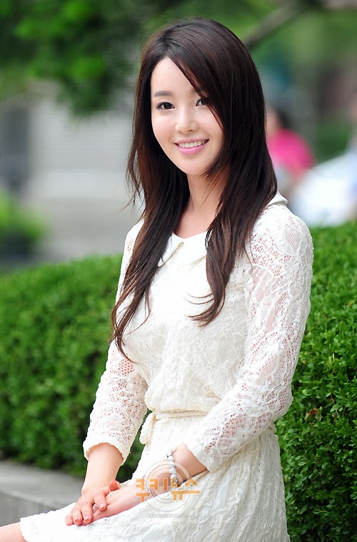 Cute and Feminine Pose of Asian's Celebrities: Nam Gyu Ri
