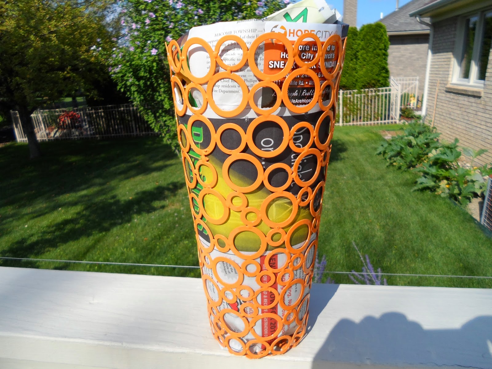 Garage ale GrOOve Metal Vase Transformed By Spray Paint