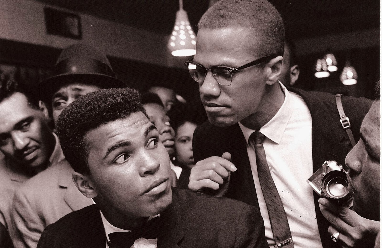Obiturio f.o.r.ense - Pgina 25 Malcolm+X+kidding+around+with+Muhammad+Ali,+New+York,+1963