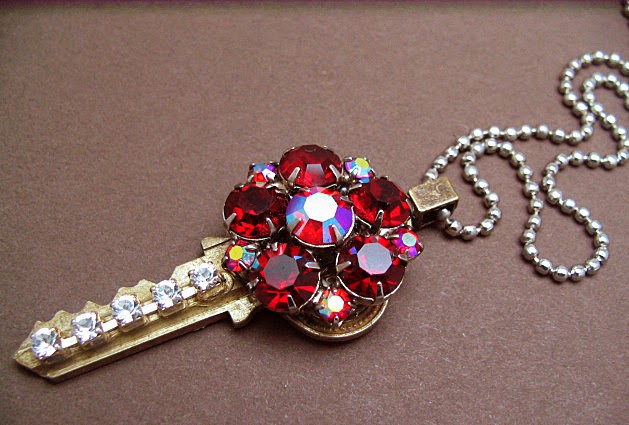 кулончик-ключик со стразами