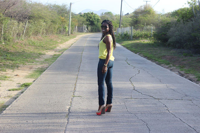 Round toe colorblock wedge