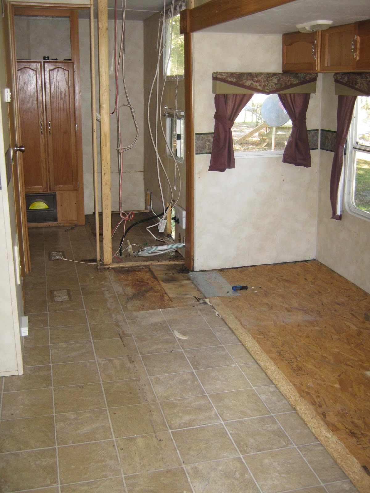 Puma travel trailer water damage RV repair renovate flooring bottom bunk rear storage http://makingmemoriesrv.blogspot.com/