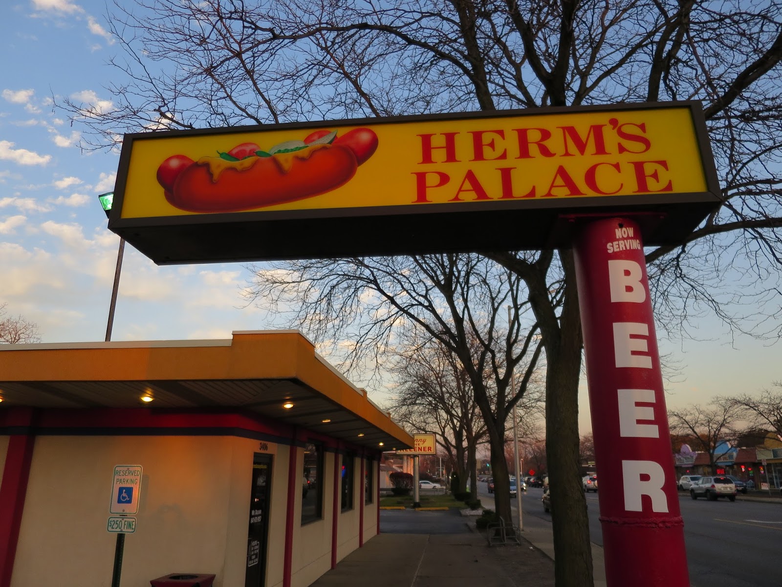 Smokin' Chokin' and Chowing with the King Herm's Palace