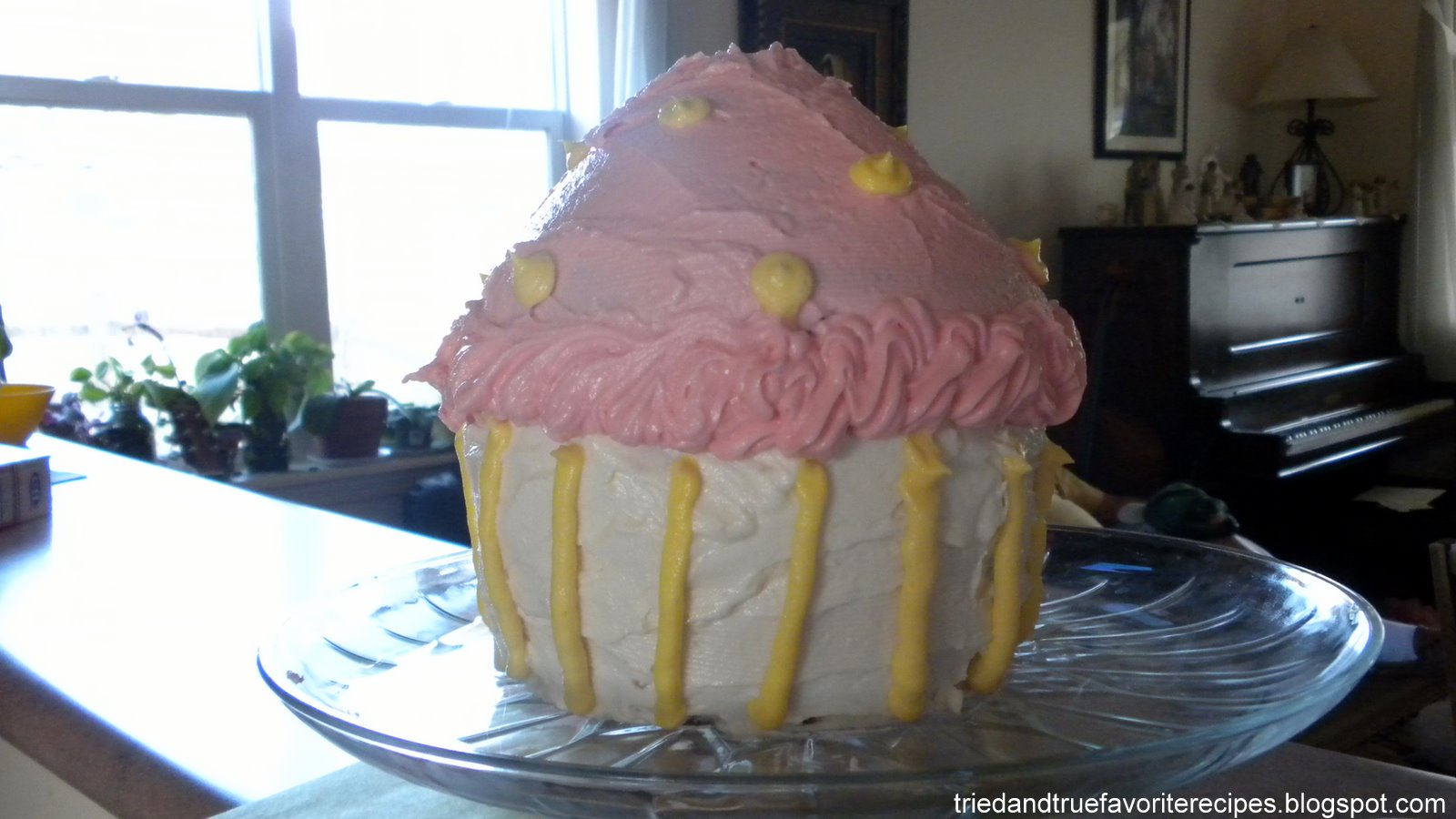 Tried and True Favorite Recipes: Big Top - Giant Cupcake Cake & Tips