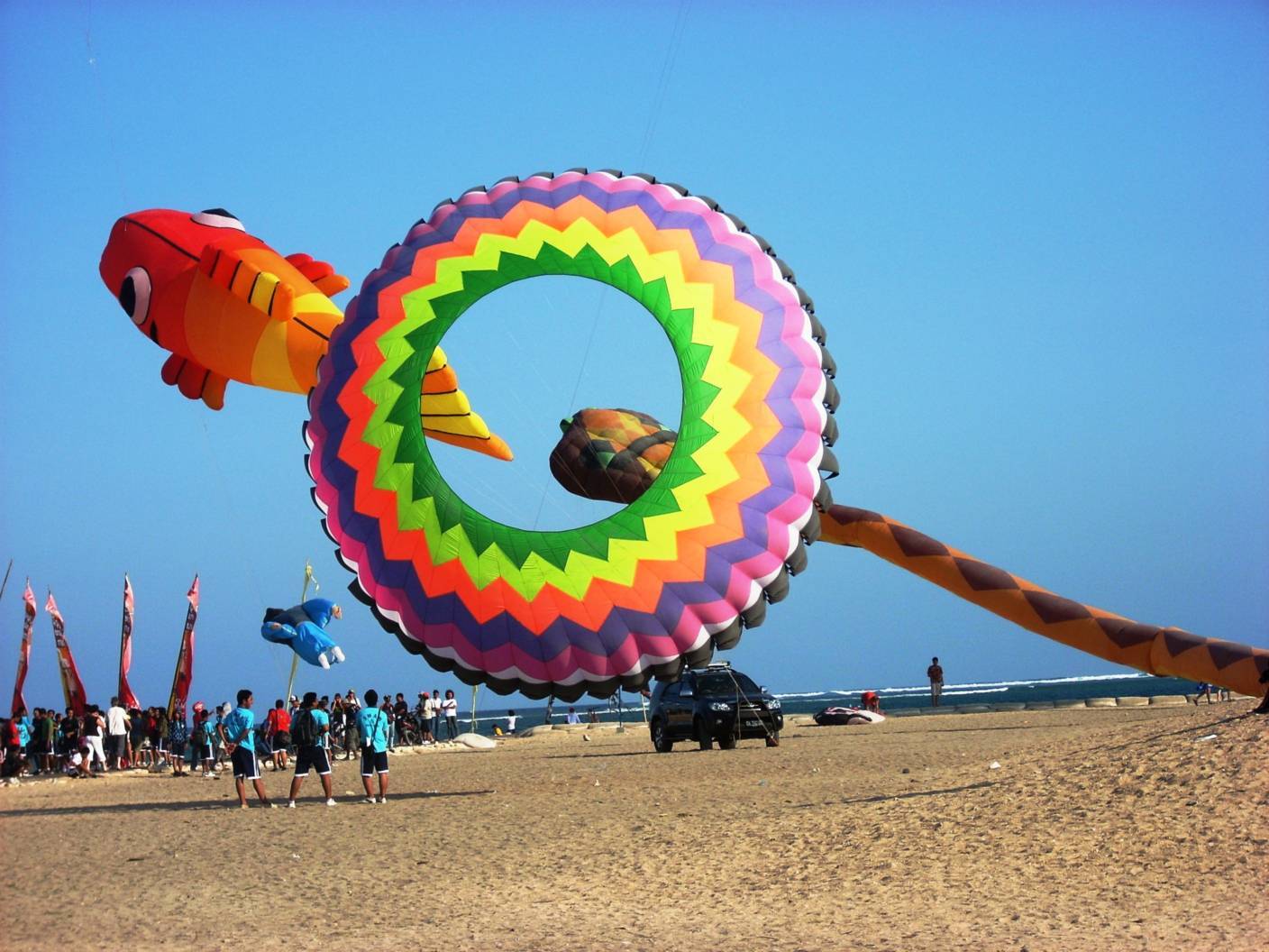 dan bini popeye menulis&hellip; Bicara tentang Layanglayang.